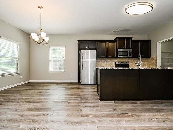 5th image of 221 Magnaview Dr