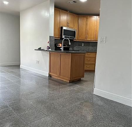 3rd image of 660 W Park Dr
