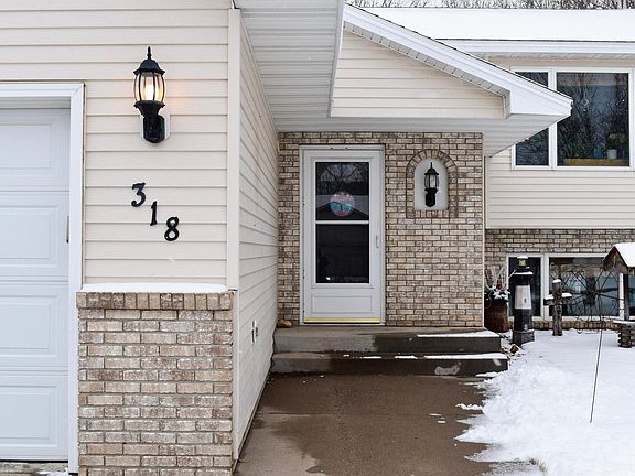 2nd image of 318 12th Ave S