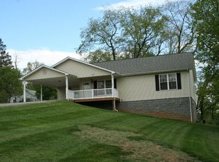 222 Cowan St, Radford, VA 24141