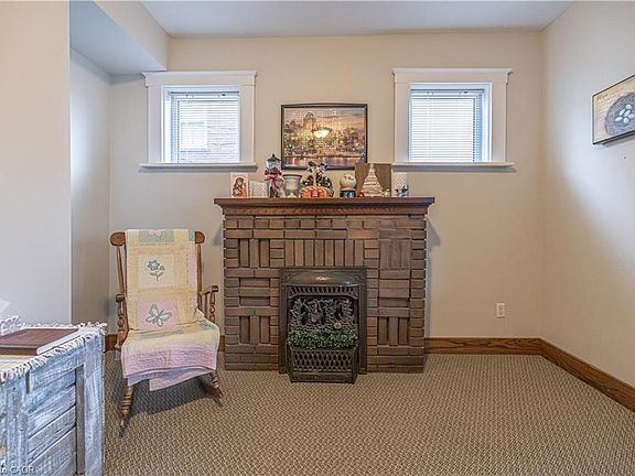 2nd image of 318 Frederick St