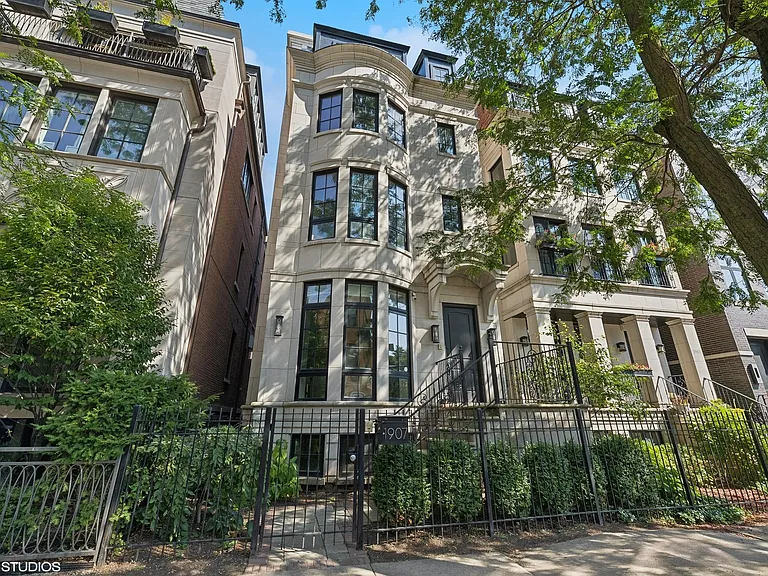 1907 N Lincoln Park W — Photo 2