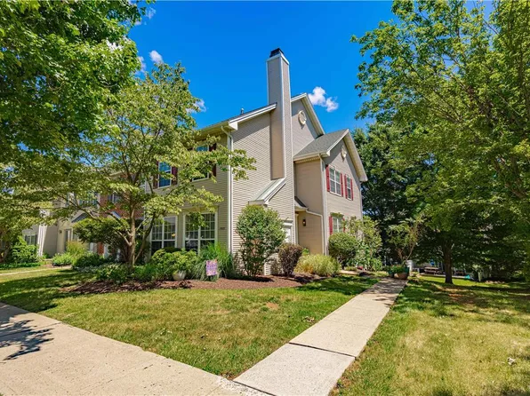 1925 Pine Ct, Hellertown, PA 18055