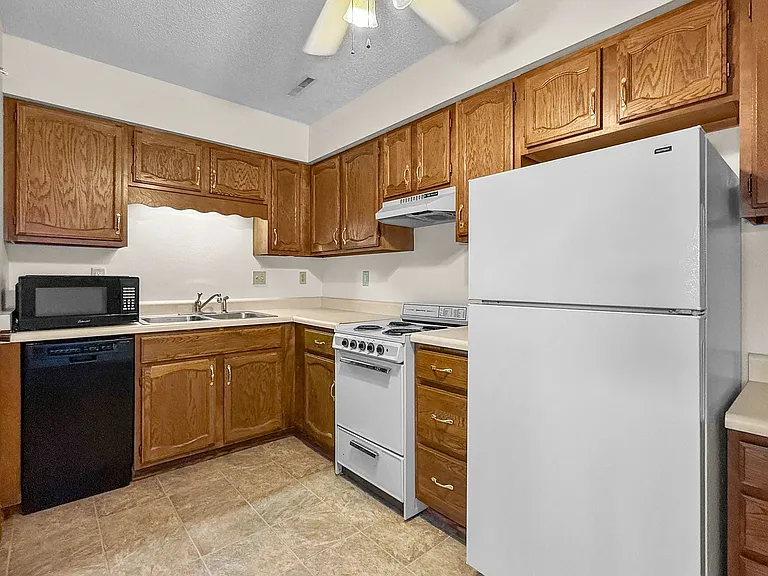 Trailside Apartments — Photo 14
