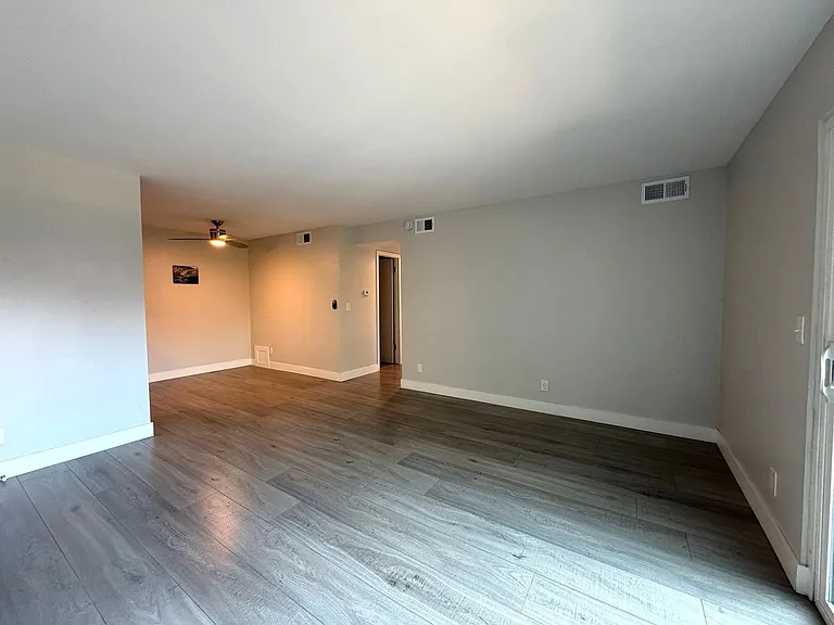 3250 Oneal Cir #B25 — Photo 2