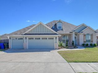 2109 Valley Holw, Norman, OK 73071