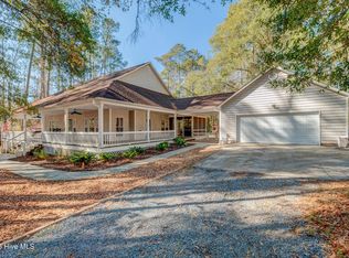 40 Broadwater Ln, Burgaw, NC 28425