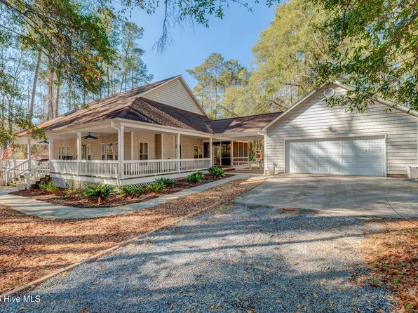 40 Broadwater Lane, Burgaw, NC 28425