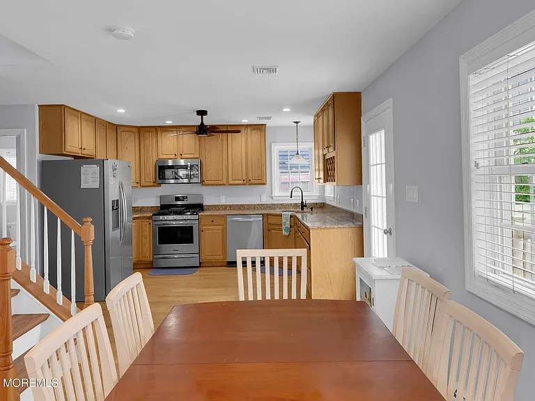 8 Nichols Ave — Photo 6