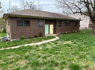 219 Emerson Ave, Bonner Springs, KS 66012
