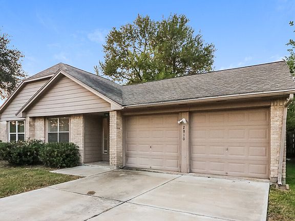 3rd image of 2810 Forest Hills Dr