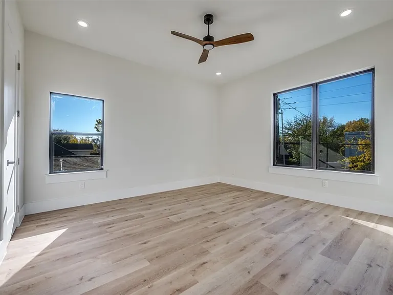3434 Navaro St — Photo 15