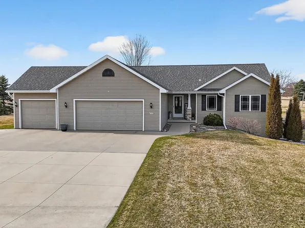 W7122 Hillview Rd, Greenville, WI 54942