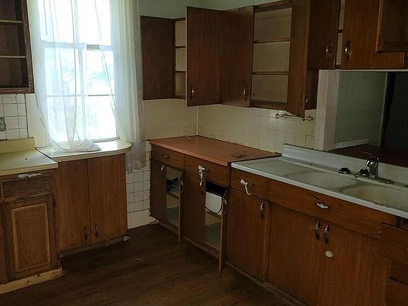 3rd image of 1225 BURNET ST