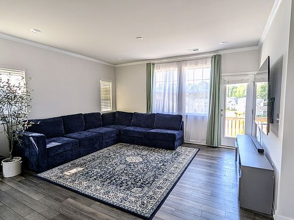 Living room - 2nd floor