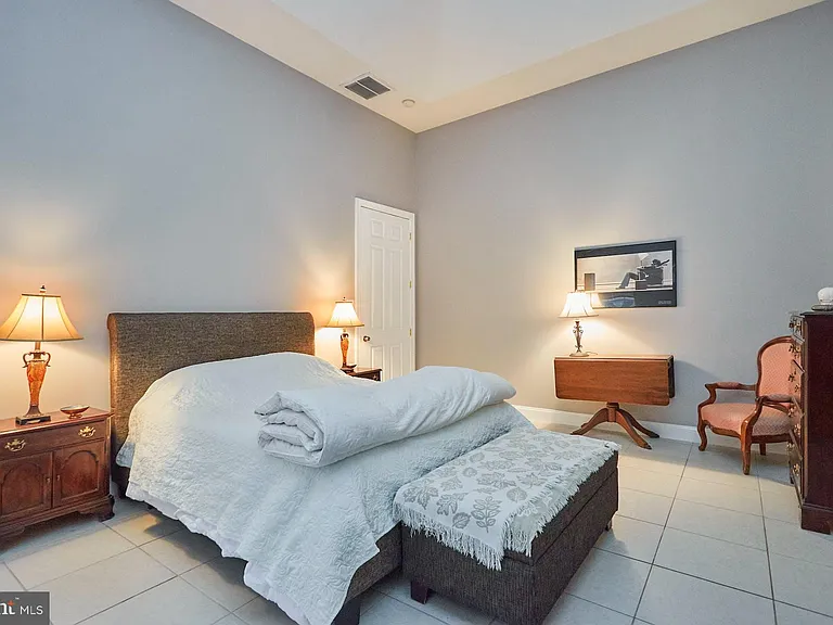 12815 Braddock Rd — Photo 16
