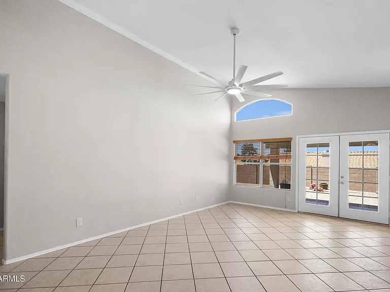 1214 E Beverly Ln — Photo 7