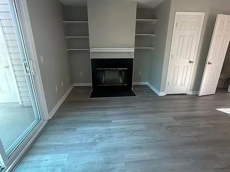 102 Lullwater Dr — Photo 3
