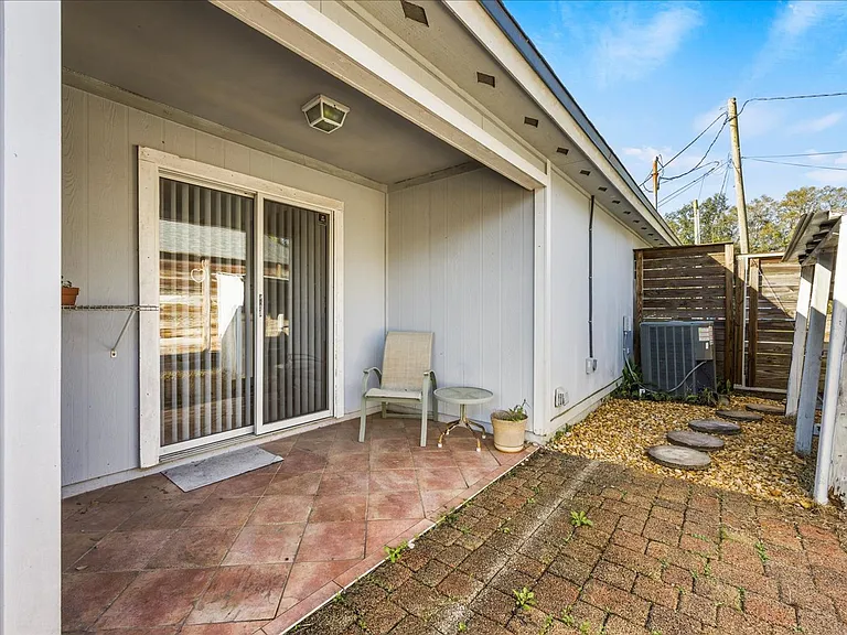 1073 Stocks St — Photo 29