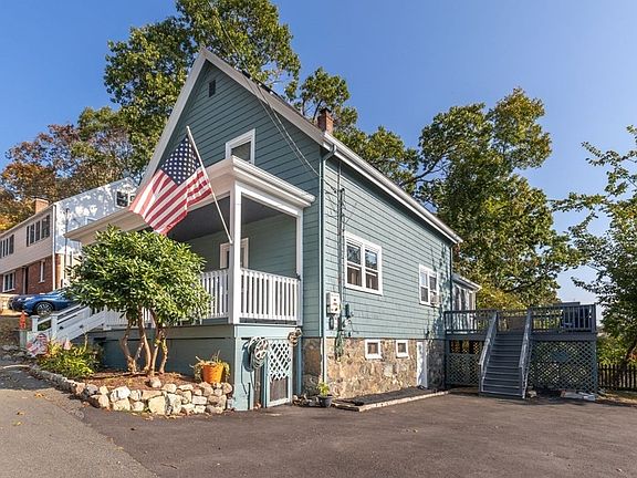 3rd image of 9 Greenwood Cir