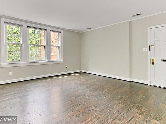 5th image of 1401 S Barton St Unit 232