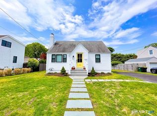 22 Oldfield Dr, Fairfield, CT 06824