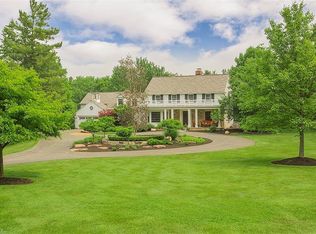 33325 Woodleigh Dr, Pepper Pike, OH 44124