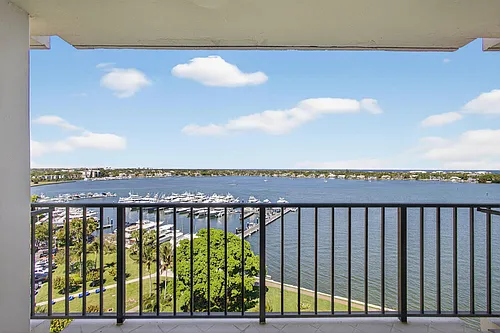 134 Lakeshore Dr #T14 Photo 1