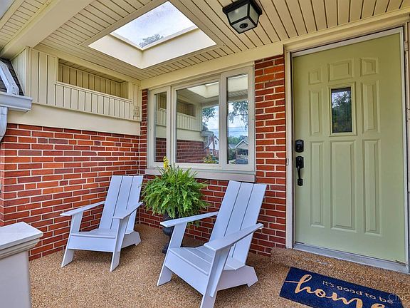 3rd image of 3819 N Broadlawn Cir