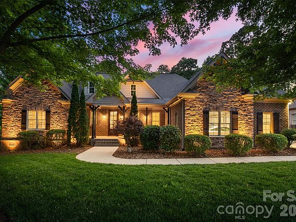 2nd image of 910 Abilene Ln