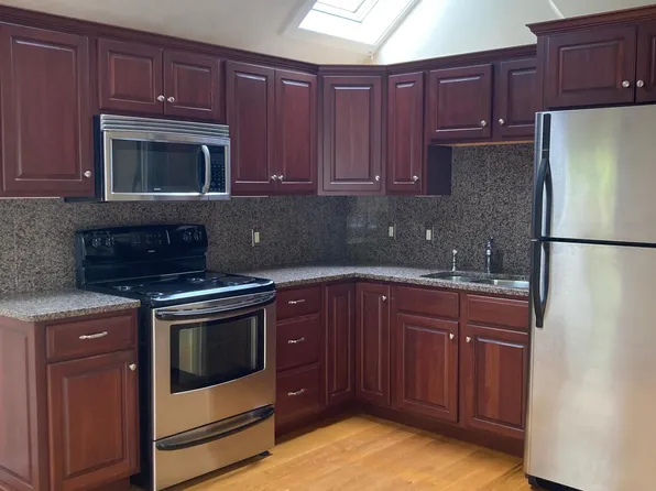 72 Phenix Ave, Cranston, RI 02920