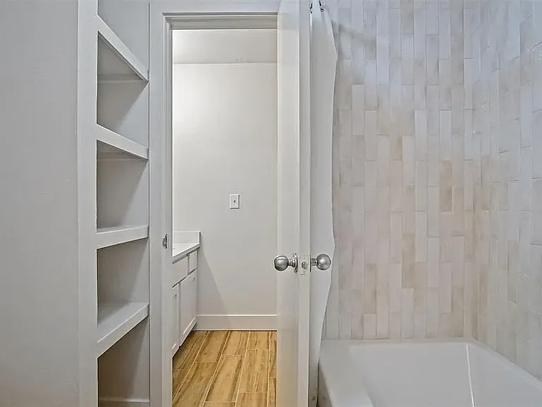 901 NW 7th St #103 — Photo 5