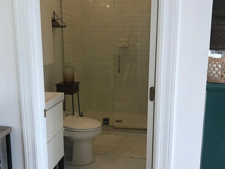 1458 W Blackhawk St #1F — Photo 13