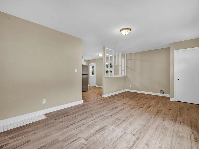 2022 Windsor St — Photo 3