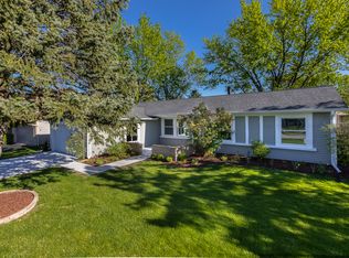 275 Smethwick Ln, Elk Grove Village, IL 60007