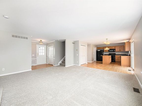 4th image of 6373 Oakbrook Ct