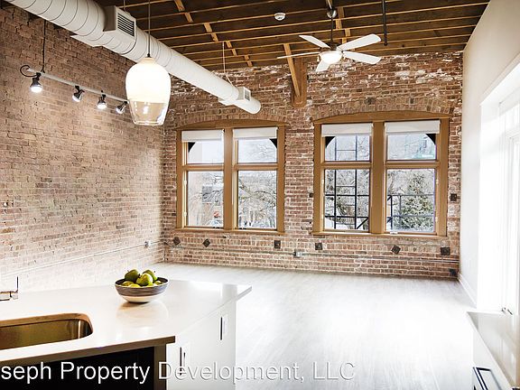 2nd image of 143 N Broadway St #4722111