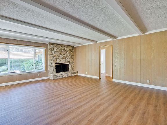 4th image of 14732 Golf Links Dr