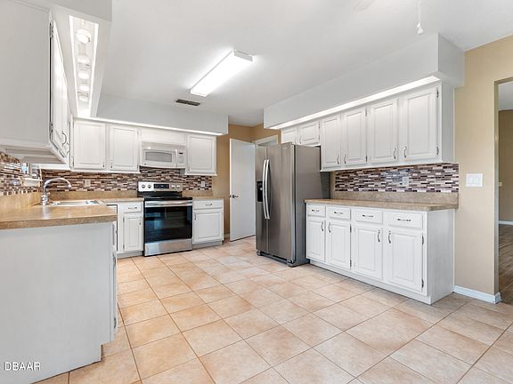 5th image of 79 Carriage Creek Way
