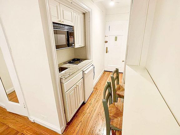 3rd image of 25 Tudor City Pl #15-7