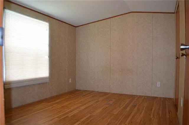 126 Robert St — Photo 8