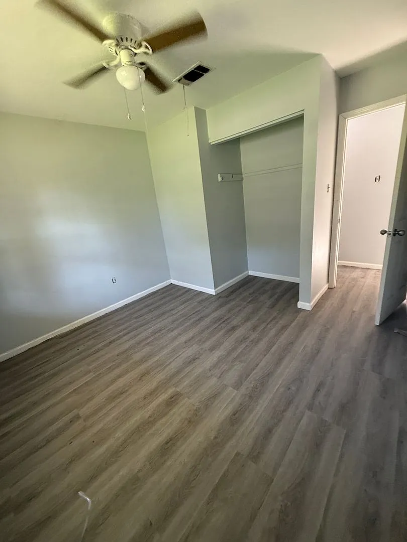 Remodeled 3 Bedroom 2 Bath Home in South Forest Heights Park — Photo 2