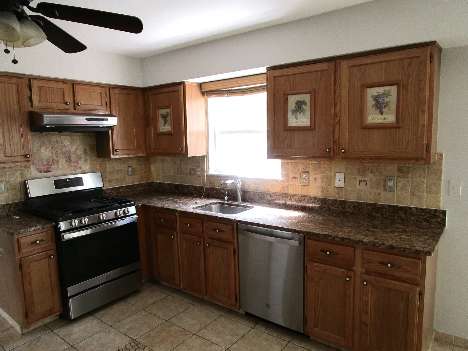 4 bed, 2.5 bath, 2388 sqft, $4,200 — Photo 4