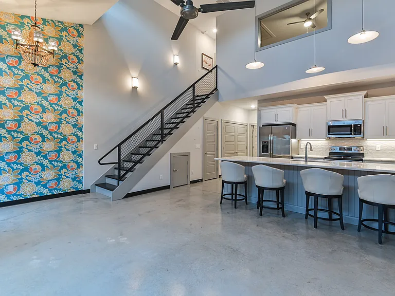 703 Lyndon Ln — Photo 10