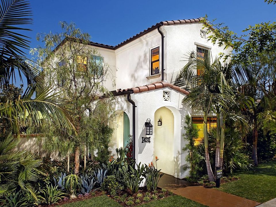 Photos shown are of the model homes and are for illustrative purposes only.