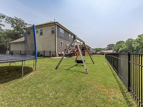 4th image of 613 Inez Dr