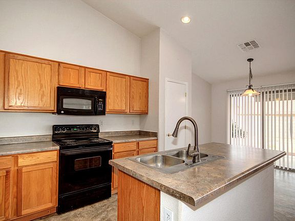 4th image of 4132 E Stratford Pl