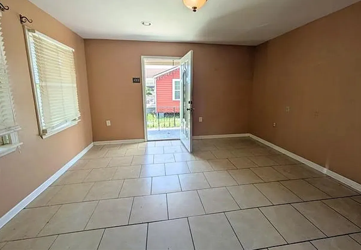 3 bed, 11150 sqft, $1,600 — Photo 2