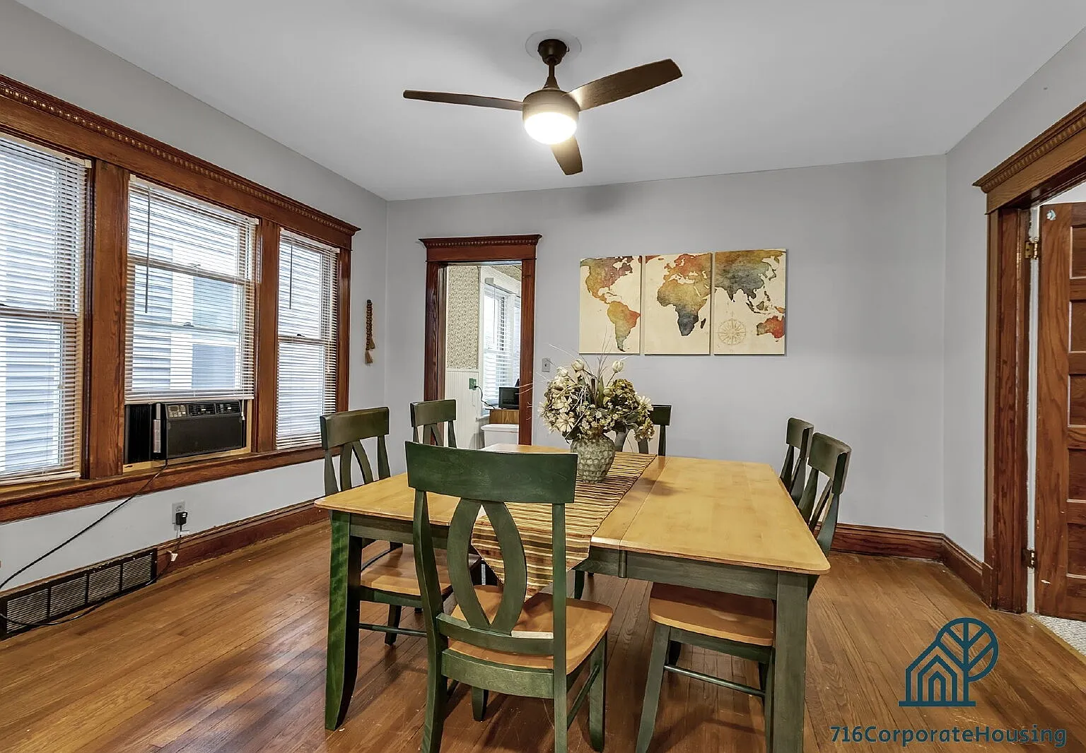 3 bed, 1.0 bath, 1000 sqft, $2,400 — Photo 1
