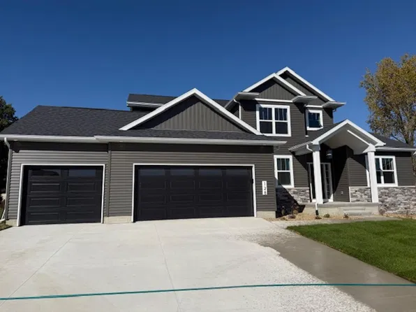 128 Sunbird Ct, Waterloo, IA 50701